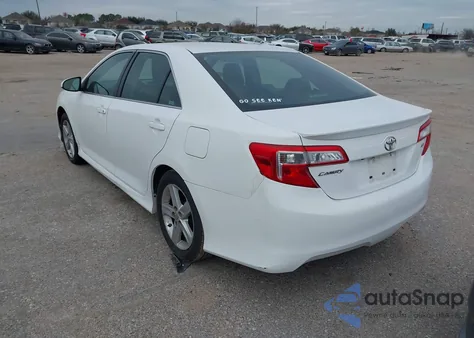 2014 Toyota Camry Se z USA, uszkodzony, nr VIN 4T1BF1FK3EU418053